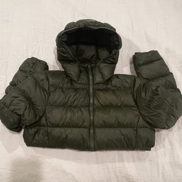 Aritzia Little Puff Size XS, color: Pine Forest Green - Picture 4 of 5